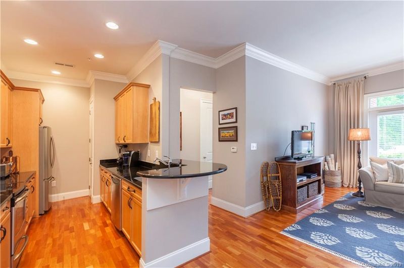 2936 Selwyn Ave, Charlotte, NC 28209