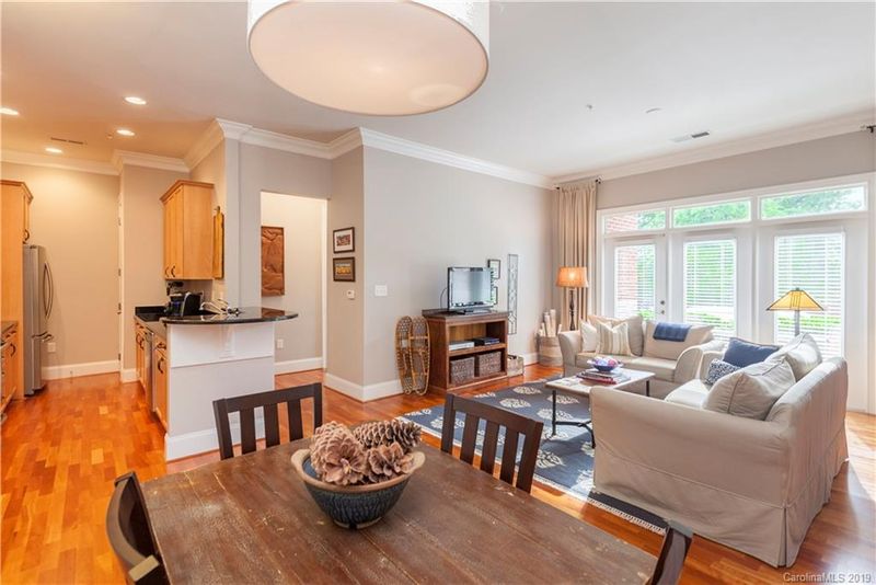 2936 Selwyn Ave, Charlotte, NC 28209