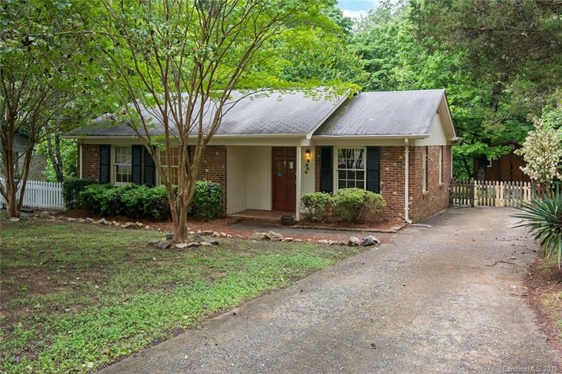 9906 Arbordale Ave, Charlotte, NC 28215