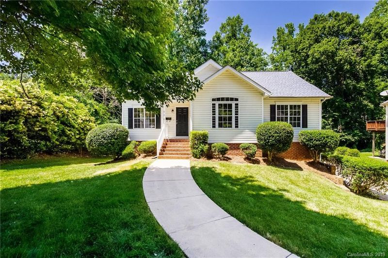 930 Northwood Dr, Charlotte, NC 28216