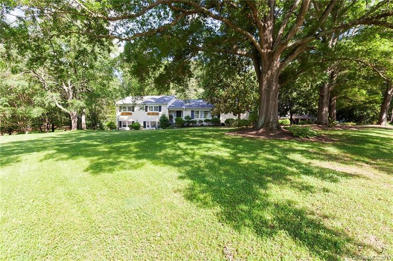 800 Longbow Rd, Charlotte, NC 28211