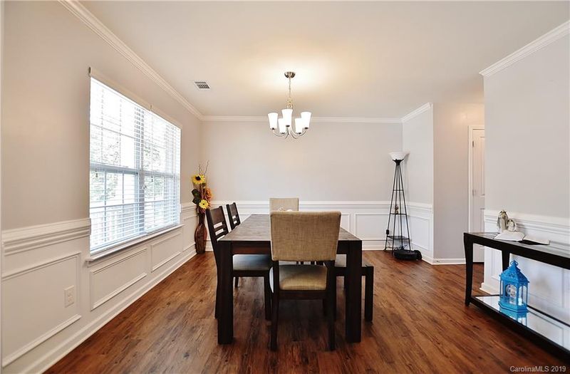 7104 Thorncrown St, Charlotte, NC 28214