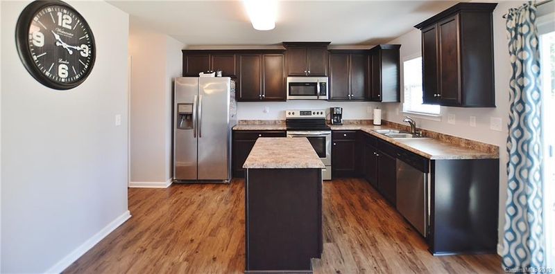 7104 Thorncrown St, Charlotte, NC 28214