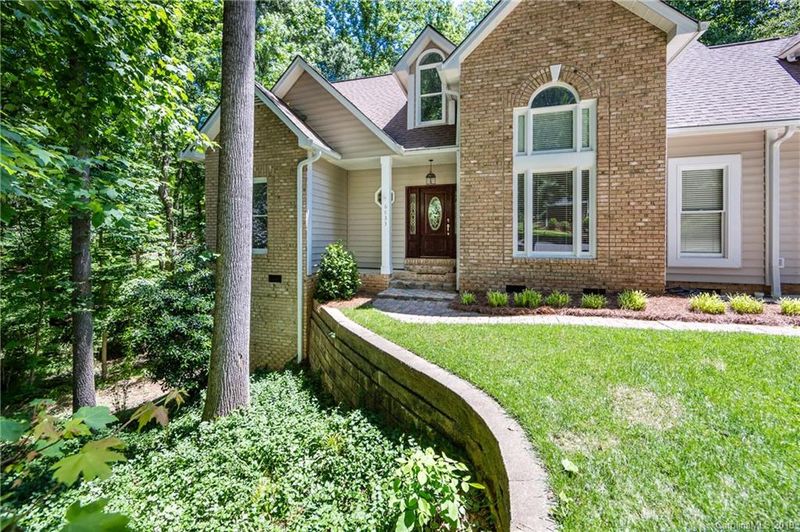 6633 Tuskan Dr, Charlotte, NC 28270