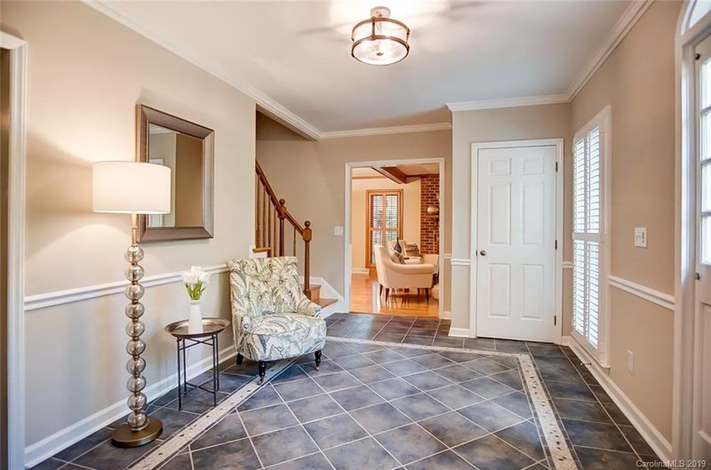 9901 Whitethorn Dr, Charlotte, NC 28277