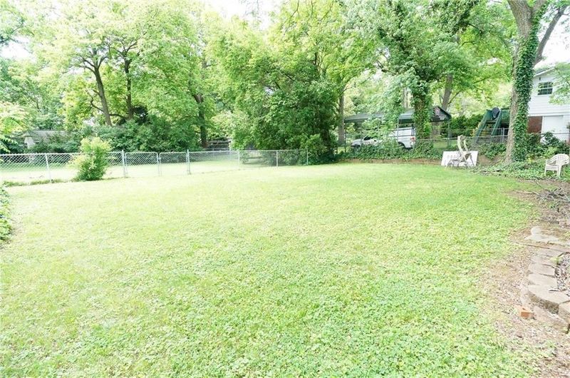 113 W 7th St, Newton, NC 28658