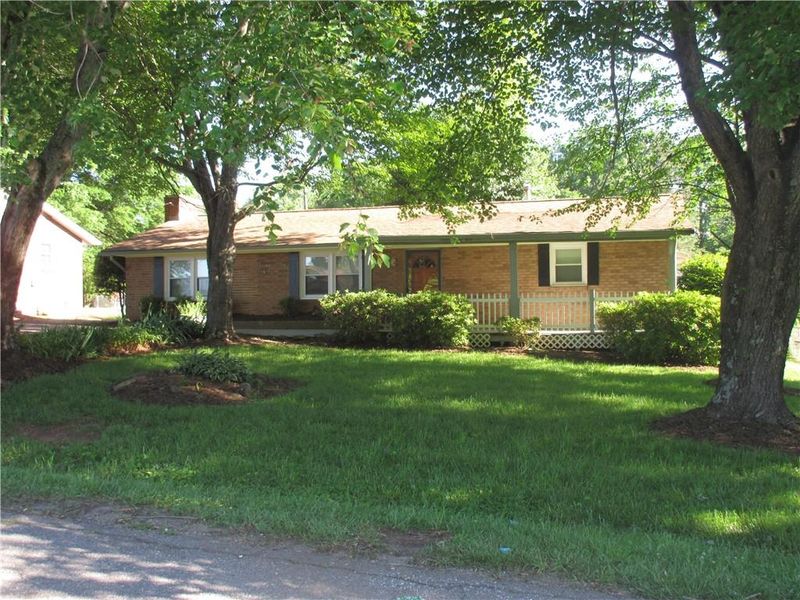 2267 9th Avenue Dr NE, Hickory, NC 28601