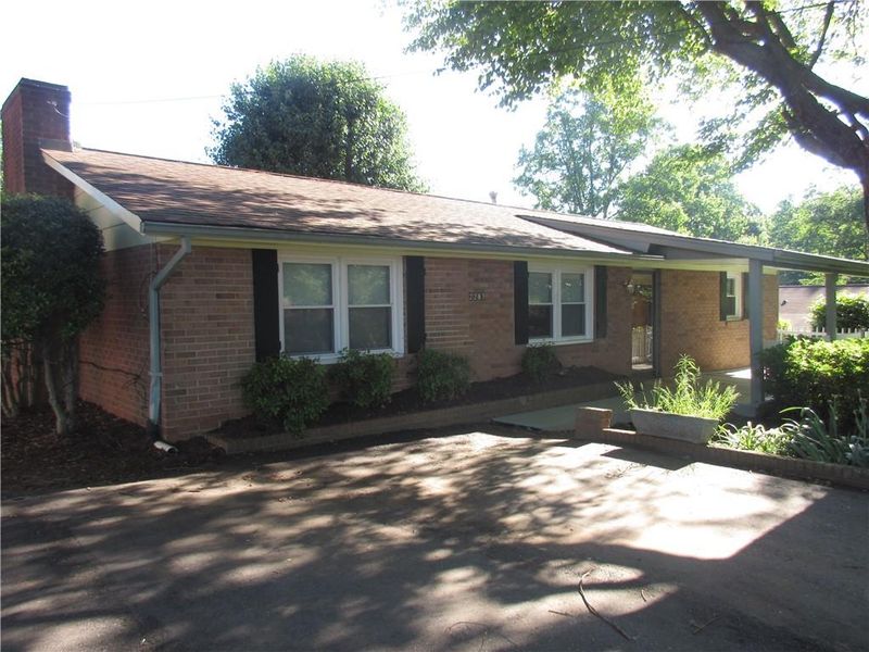 2267 9th Avenue Dr NE, Hickory, NC 28601