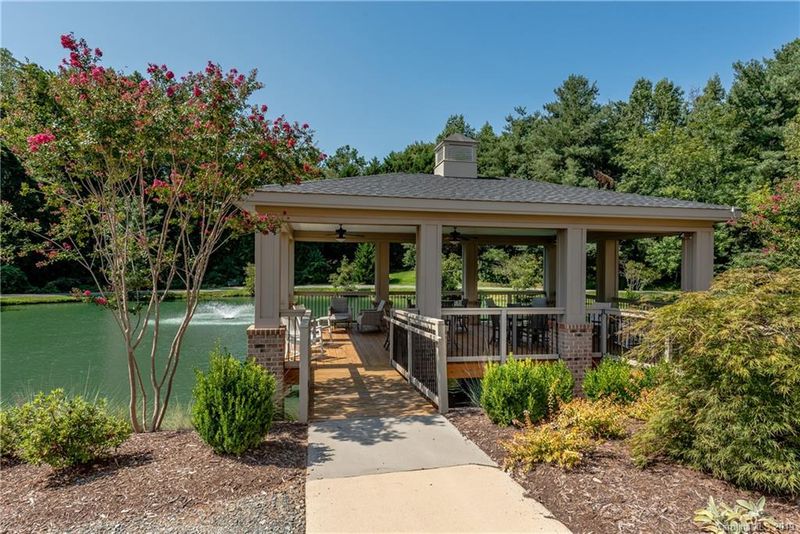 922 Greenbridge Dr, Matthews, NC 28105
