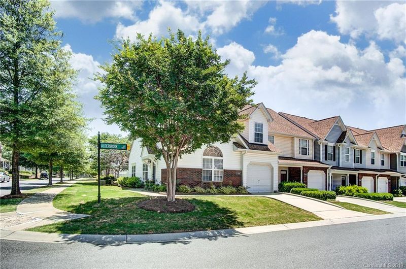 11007 Alderbrook Ln, Charlotte, NC 28270