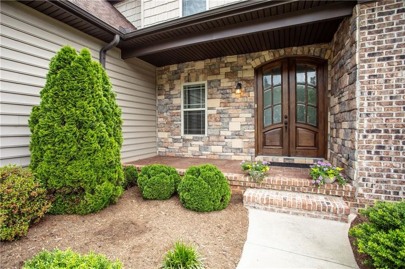 5147 Orchard Park Dr, Hickory, NC 28602