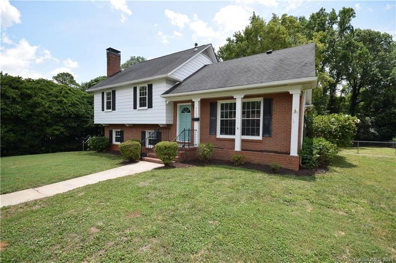 6000 Amity Pl, Charlotte, NC 28212