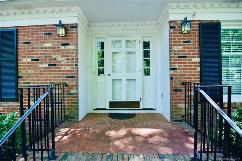 6142 Page Ct, Charlotte, NC 28270