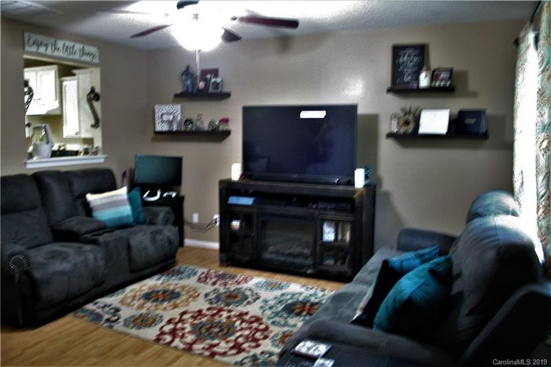 9 Riverside St, Lowell, NC 28098