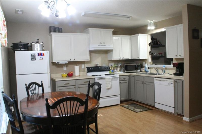 9 Riverside St, Lowell, NC 28098