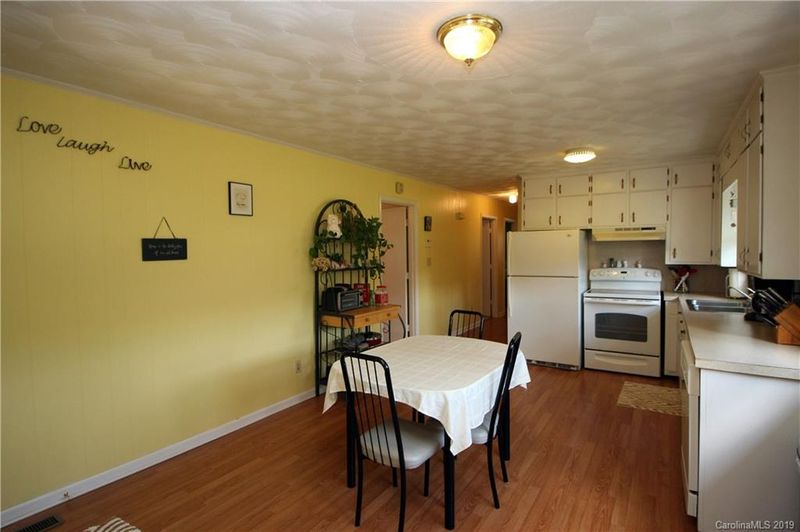 7902 Winalda Ave, Sherrills Ford, NC 28673