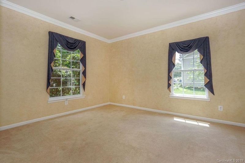 2561 Windsor Chase Dr, Matthews, NC 28105