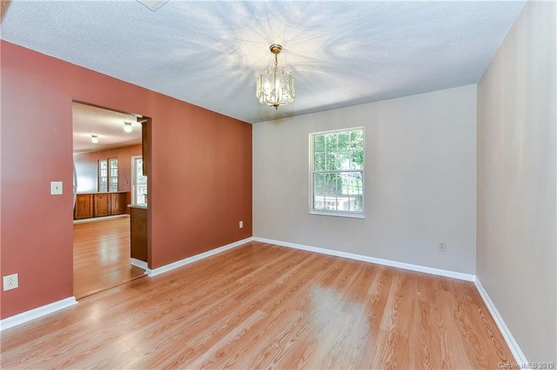 4630 Marthas Ridge Dr, Charlotte, NC 28212
