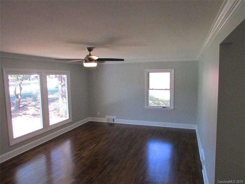 909 Crestline Dr, Mount Holly, NC 28120