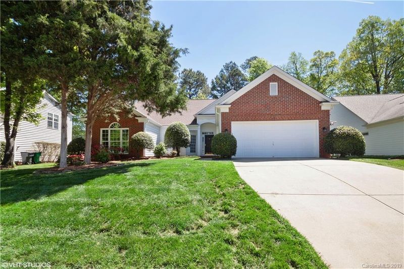 7406 Ridgefield Dr, Charlotte, NC 28269