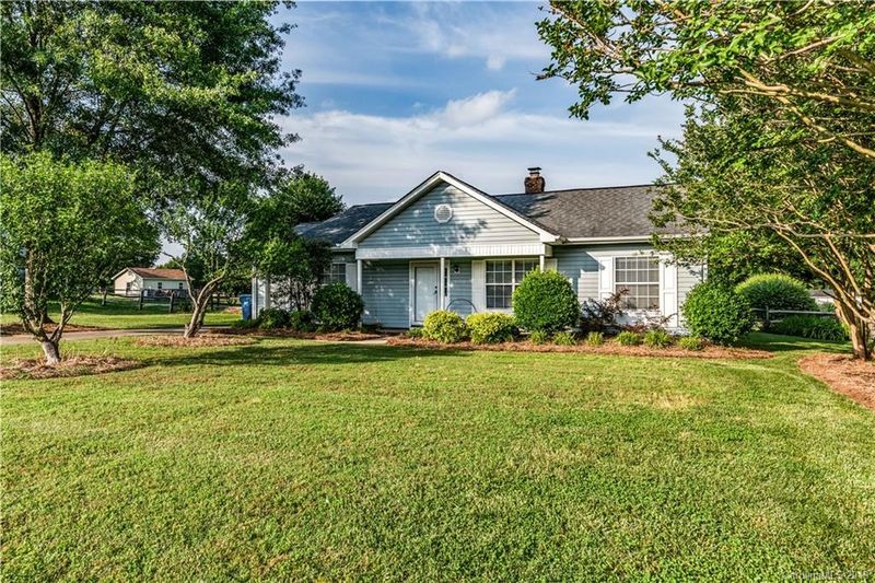 3025 Tom Savage Dr, Harrisburg, NC 28075
