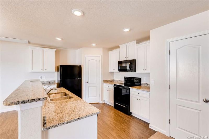 3323 Ellingford Rd, Charlotte, NC 28214