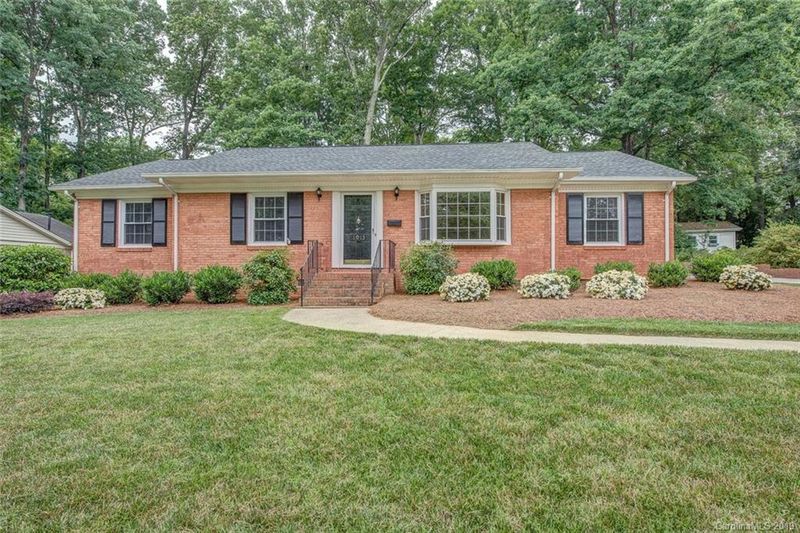 1013 Nottingham Dr, Gastonia, NC 28054
