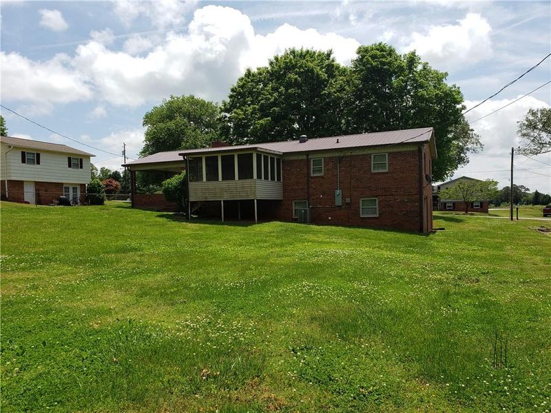 2700 Glenn St, Newton, NC 28658