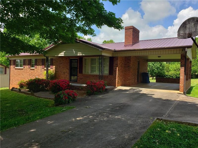 2700 Glenn St, Newton, NC 28658
