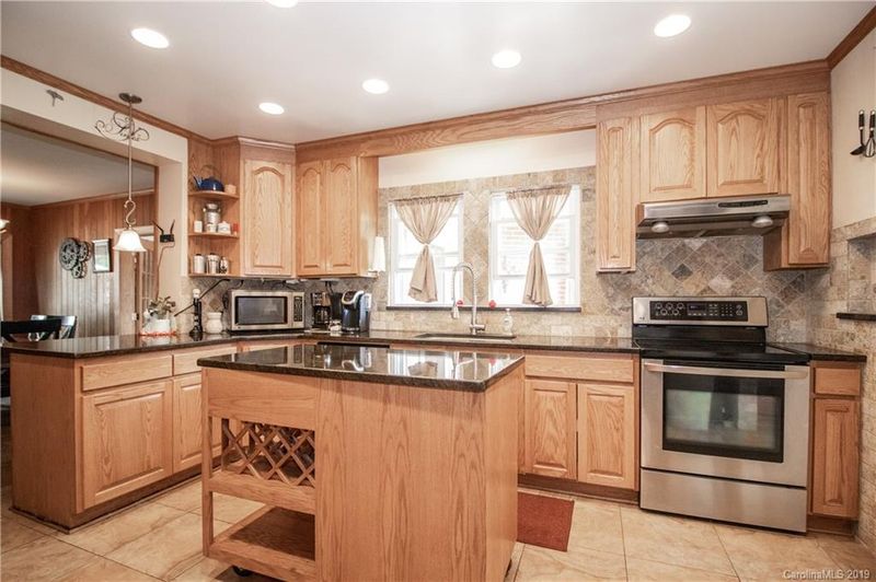 407 Mullis Rd, Harmony, NC 28634