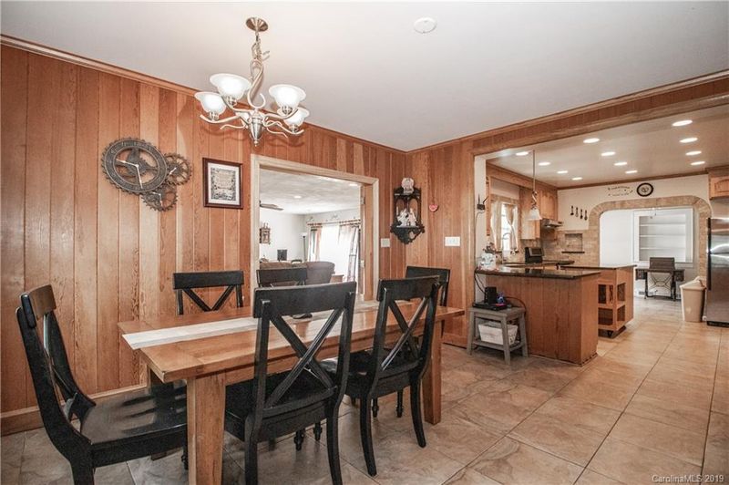 407 Mullis Rd, Harmony, NC 28634