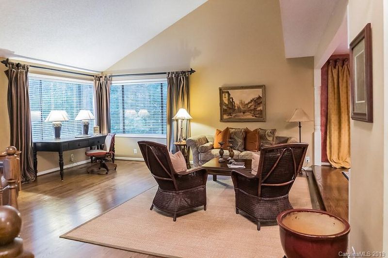 321 Forest Trail Dr, Matthews, NC 28105