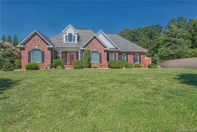 210 Hicks Creek Rd, Troutman, NC 28166