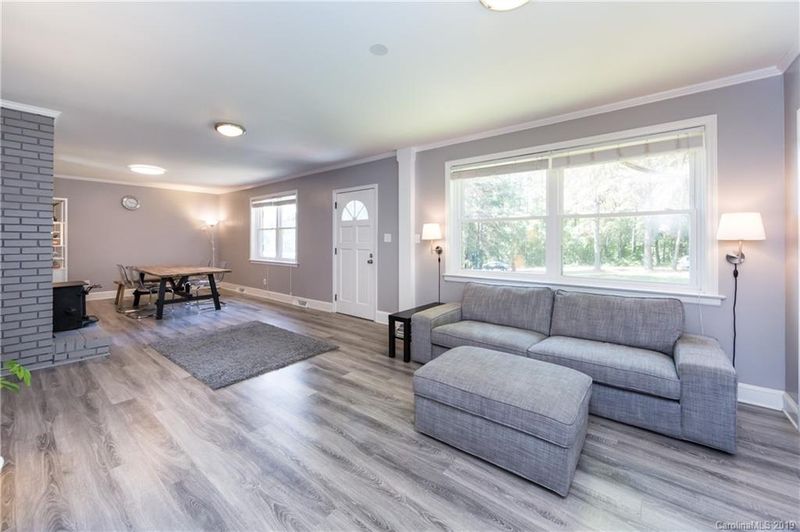 1332 Lakewood Dr, Matthews, NC 28104