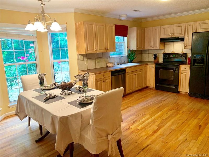 1017 Weeping Willow Ln, Matthews, NC 28105