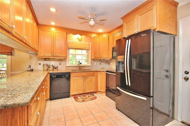 2450 Redbud Dr, Gastonia, NC 28056