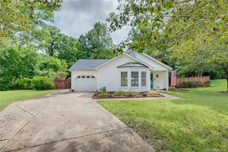103 W Bank Dr, Charlotte, NC 28214