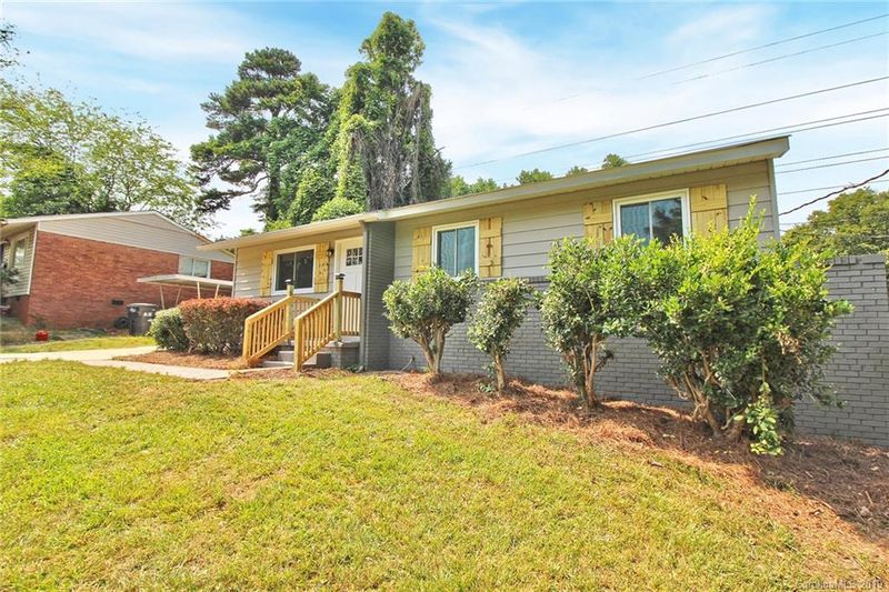 819 Norwood Dr, Charlotte, NC 28208