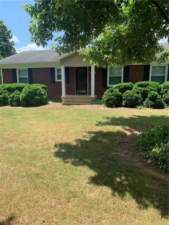 2107 2nd Ave NW, Hickory, NC 28601