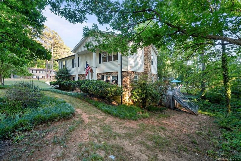2107 Foxhunt Dr, Gastonia, NC 28054