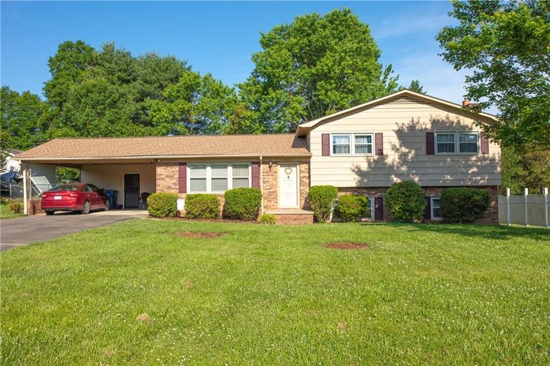 3803 22nd St NE, Hickory, NC 28601