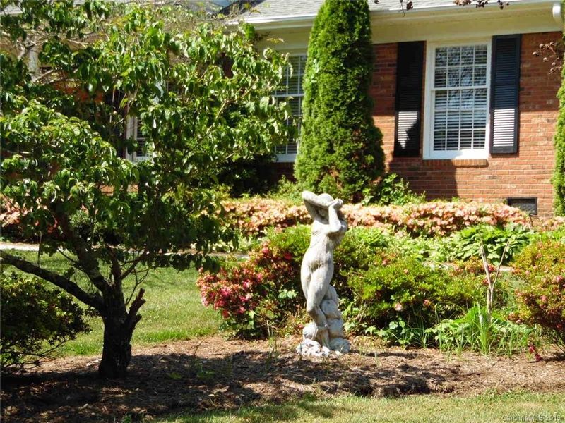 435 Central Ave, Mount Holly, NC 28120