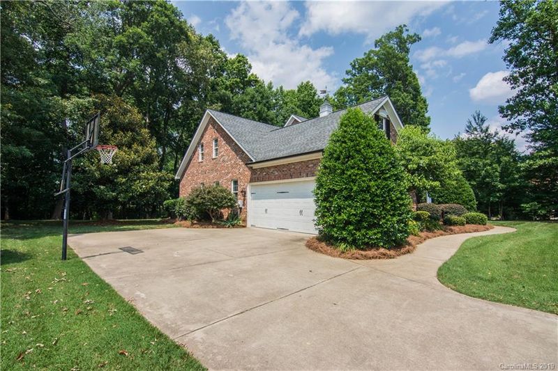 6695 Fox Ridge Cir, Davidson, NC 28036