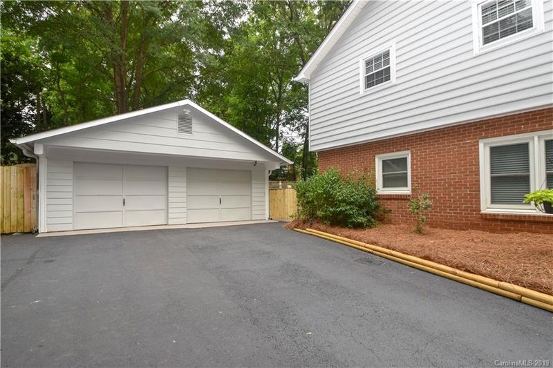 6607 Castlegate Dr, Charlotte, NC 28226