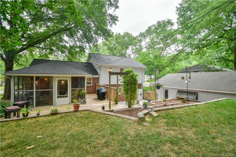 6607 Castlegate Dr, Charlotte, NC 28226