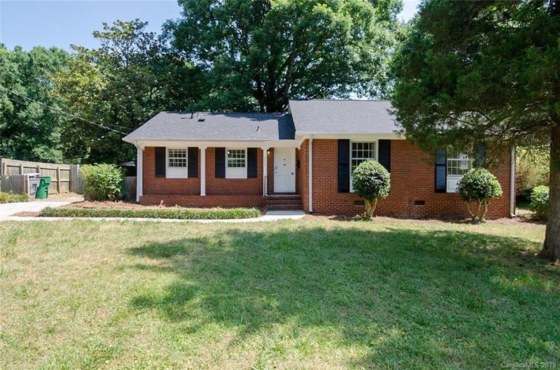 2223 Highlawn Dr, Charlotte, NC 28212