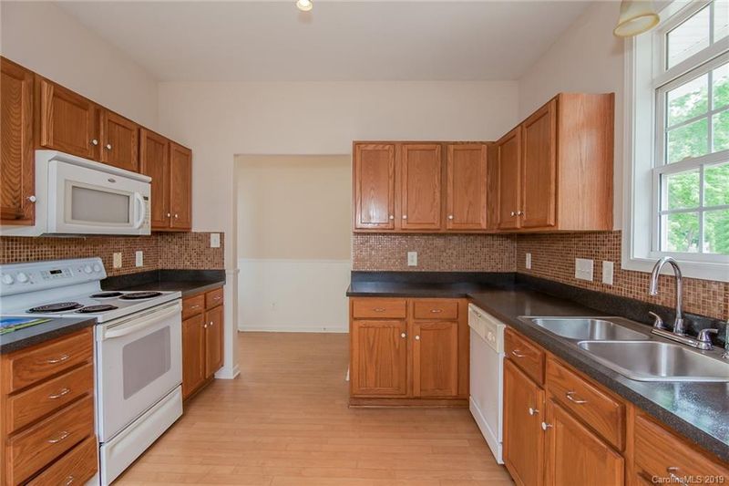 6116 Raisin Tree Ln, Charlotte, NC 28215
