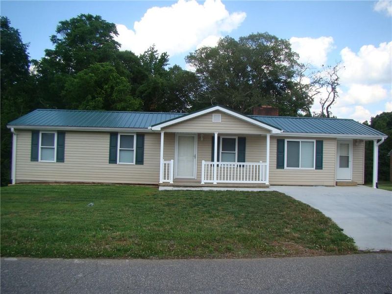 309 S Main St, Catawba, NC 28609