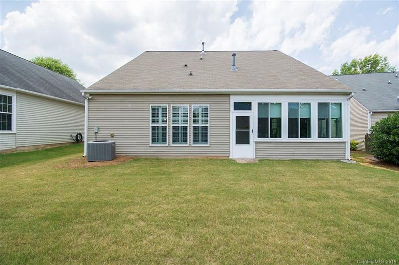 6740 Fieldstone Manor Dr, Matthews, NC 28105