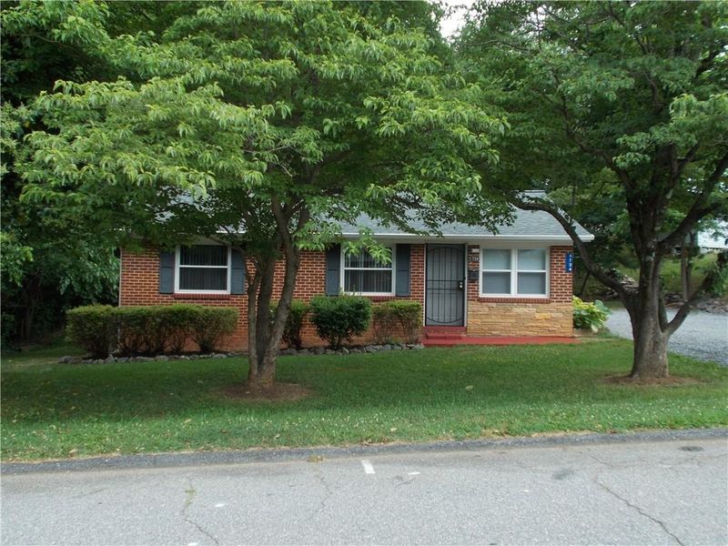 1734 5th Ave SW, Hickory, NC 28602